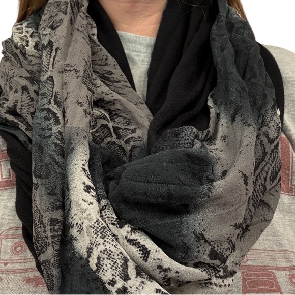 Black Gray Infinity Scarf Animal Print Snake - Picture 1 of 4
